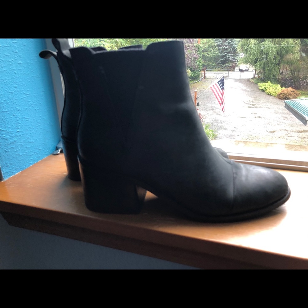 Toms booties black - very comfy